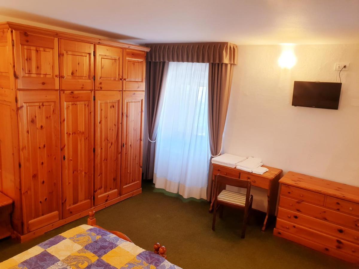 Albergo Trieste Lorenzago Di Cadore Exteriör bild