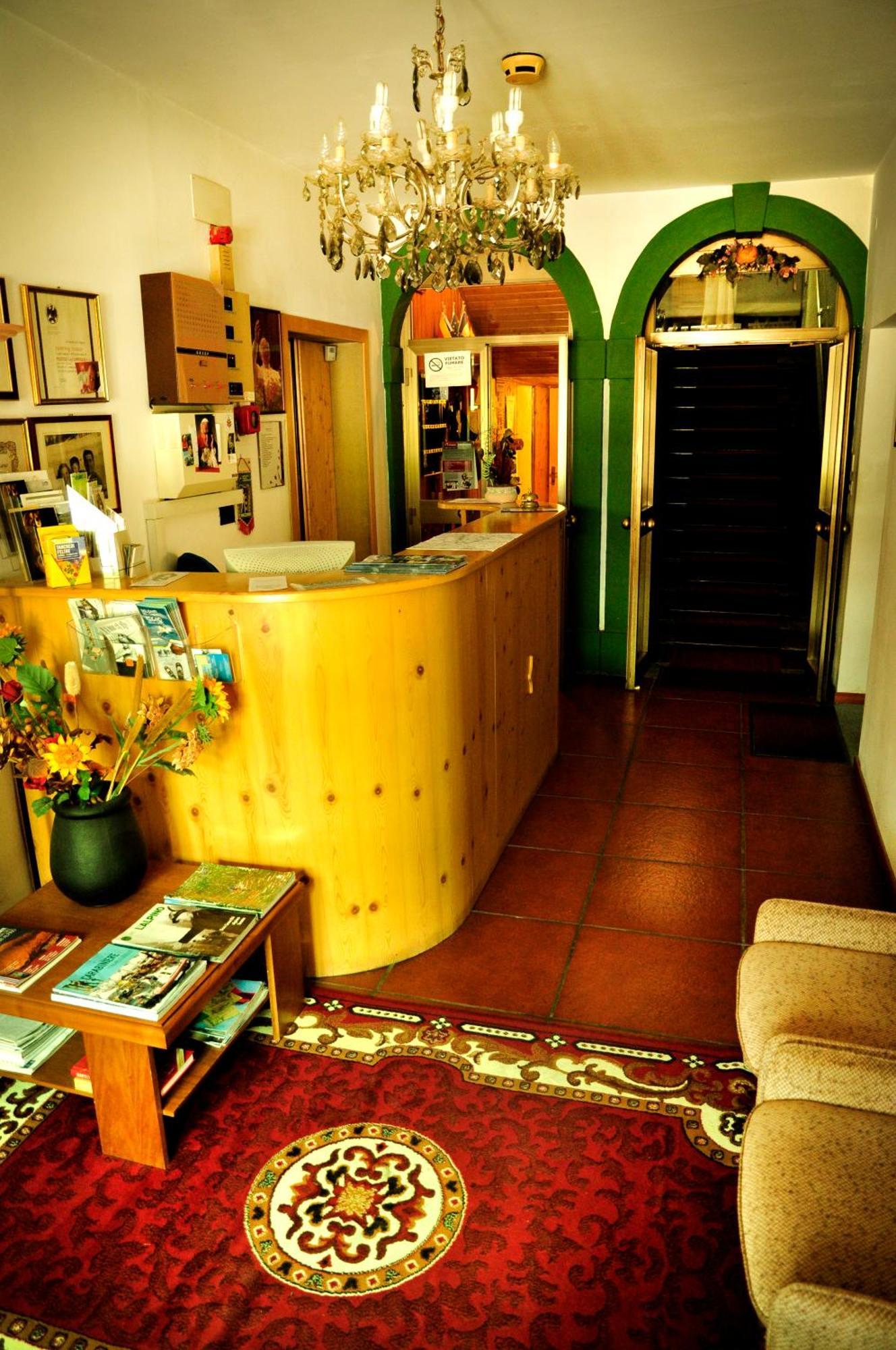 Albergo Trieste Lorenzago Di Cadore Exteriör bild